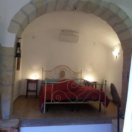 Vicolo Della Luna